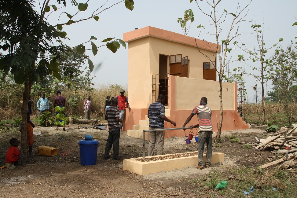 A ogni comunità la sua latrina – non c’è acqua senza igiene